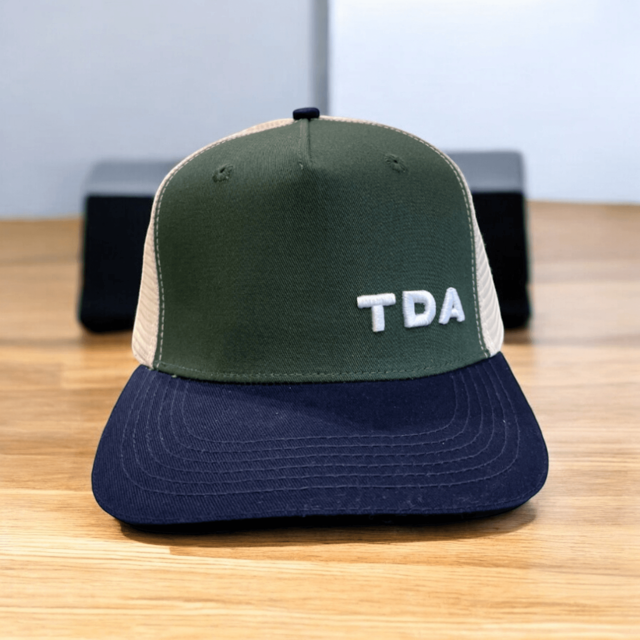 Three tone TDA hat